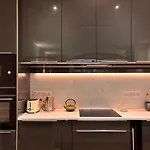 Lägenhet Luxurious 2 Bedroom With Sea View In Monkstown