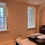 Lägenhet Luxurious 2 Bedroom With Sea View In Monkstown *