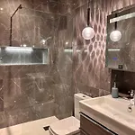 Luxurious 2 Bedroom With Sea View In Monkstown *