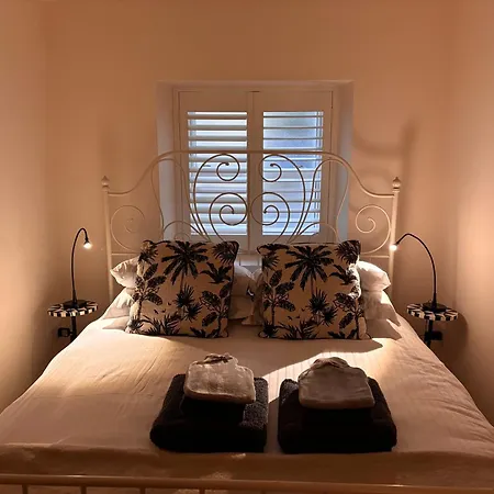 Luxurious 2 Bedroom With Sea View In Monkstown بلاكروك