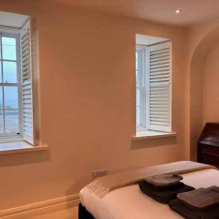 Appartement Luxurious 2 Bedroom With Sea View In Monkstown *