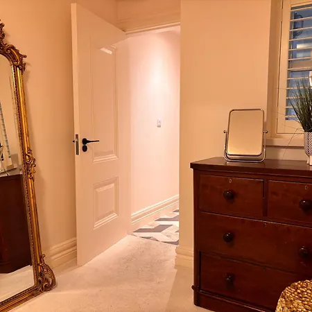 Luxurious 2 Bedroom With Sea View In Monkstown