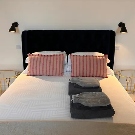 شقة Luxurious 2 Bedroom With Sea View In Monkstown بلاكروك