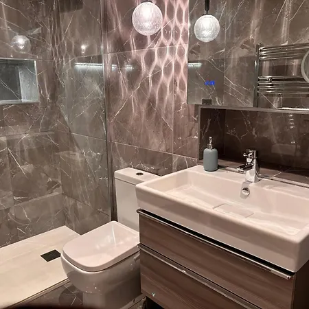 Luxurious 2 Bedroom With Sea View In Monkstown