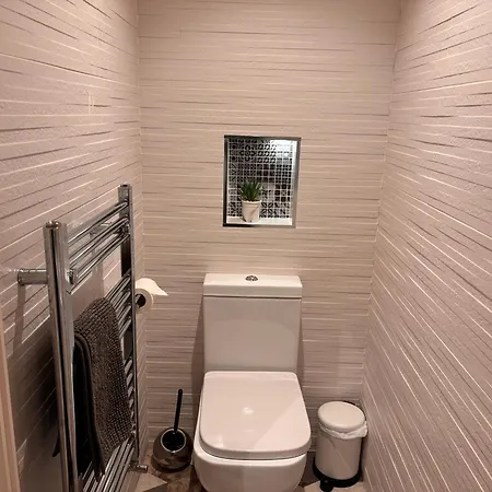 Luxurious 2 Bedroom With Sea View In Monkstown Daire