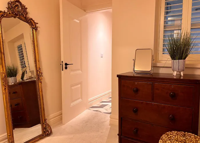 Luxurious 2 Bedroom With Sea View In Monkstown