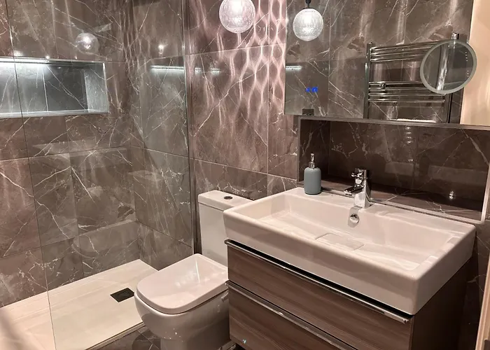 Luxurious 2 Bedroom With Sea View In Monkstown