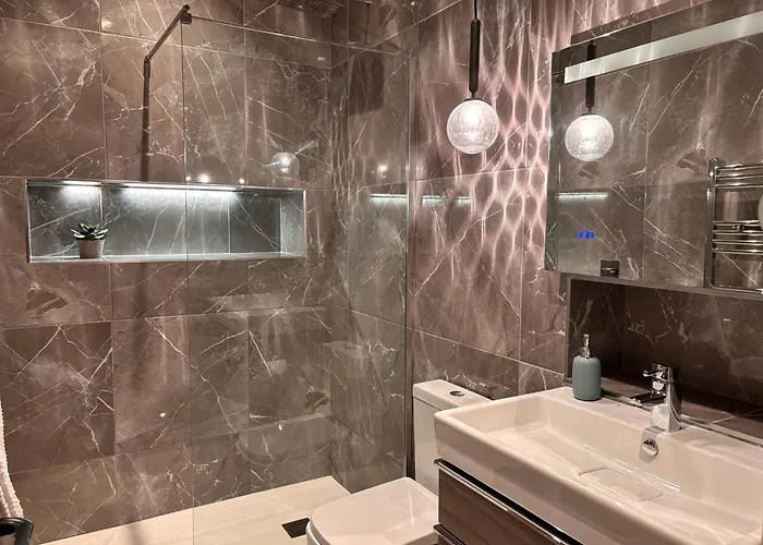 Luxurious 2 Bedroom With Sea View In Monkstown *